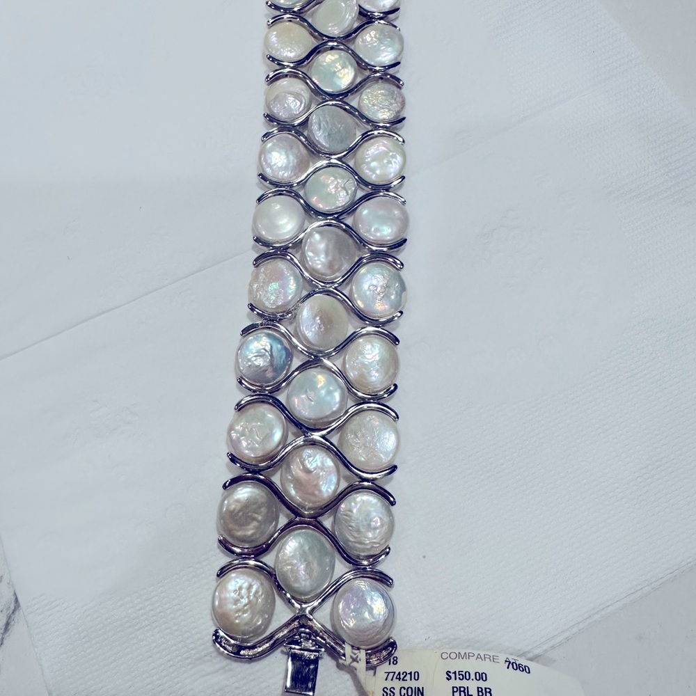 Pearl bracket awesome piece brand new with box